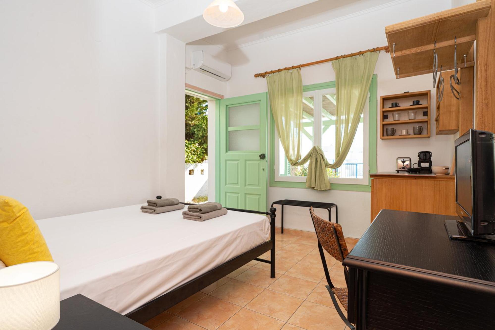 Orange Room Adamantas  ภายนอก รูปภาพ